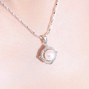 Elegant 925 Silver Cultured Pearl & Diamond Necklace